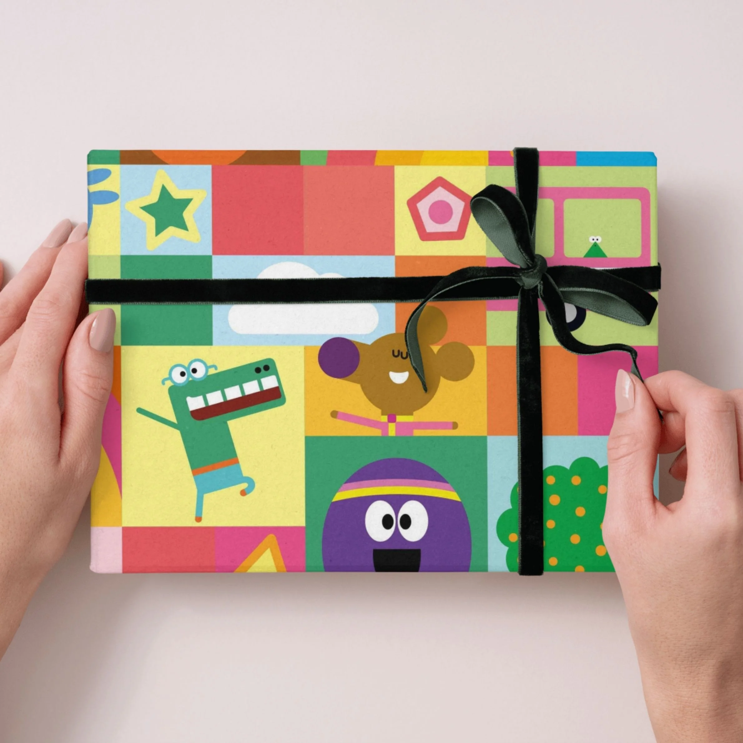 Hey Duggee 4 Sheets & 4 Tags Gift Wrap Bundle - Image 3
