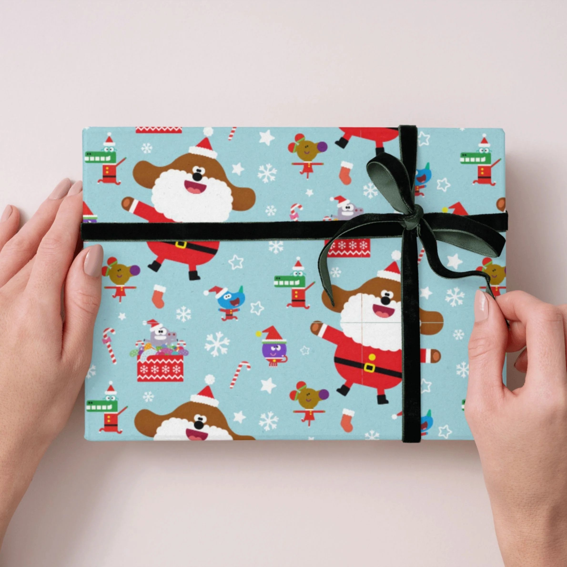 Hey Duggee Christmas 4 Sheets & 4 Tags Gift Wrap - Image 4