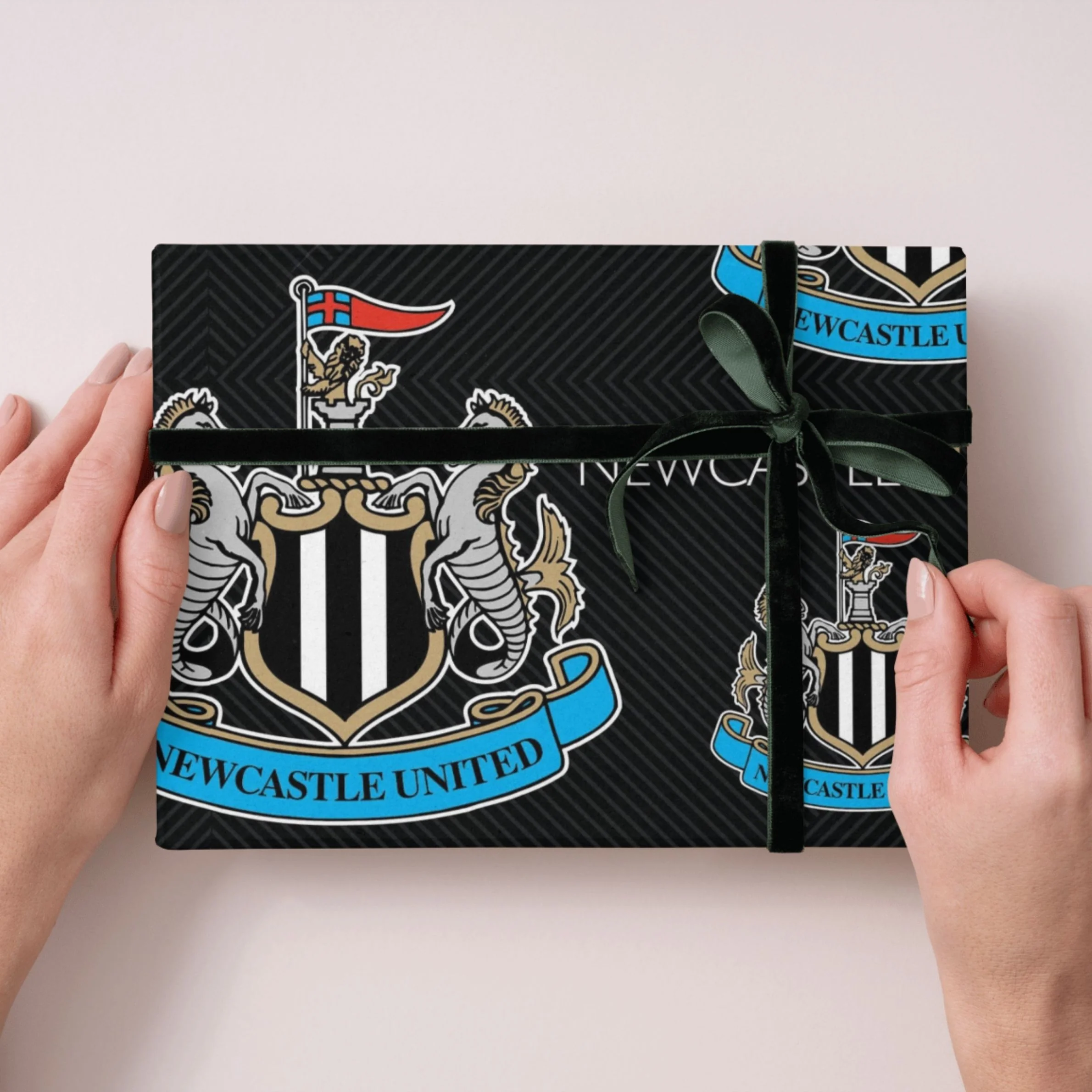 Newcastle United FC 4 Sheets & 4 Tags Gift Wrap Bundle - Image 5