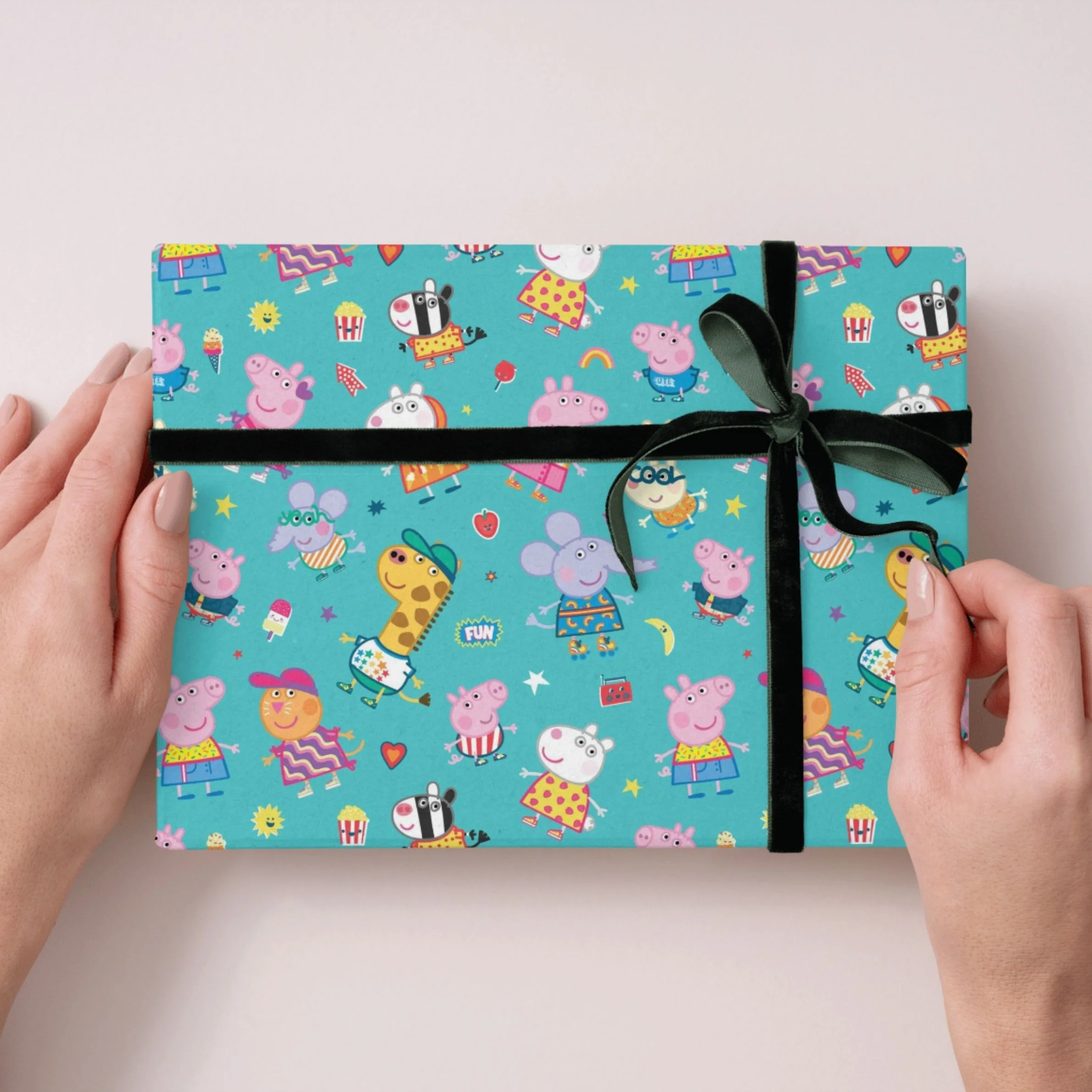 Peppa Pig 4 Sheets & 4 Tags Gift Wrap Bundle - Image 3