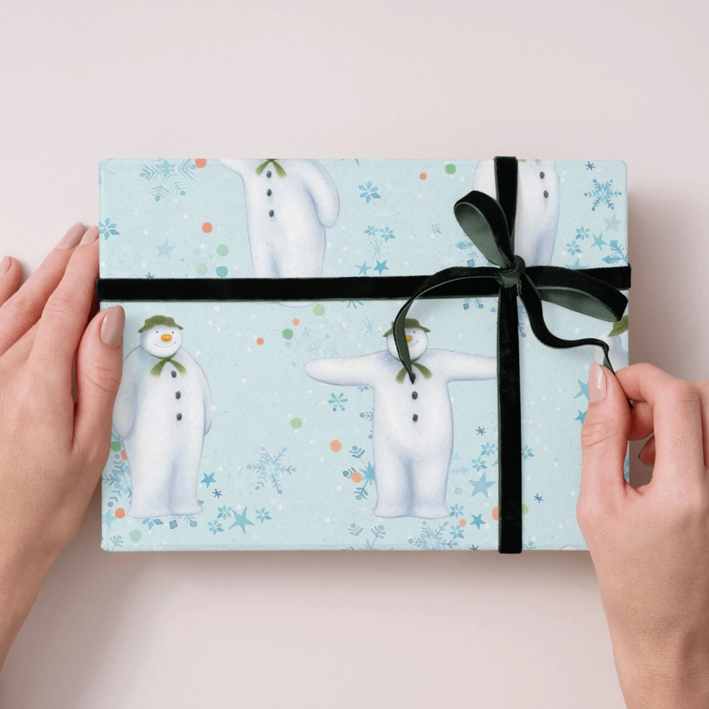 The Snowman Christmas 8 Sheets & 8 Tags Gift Wrap Bundle - Image 3